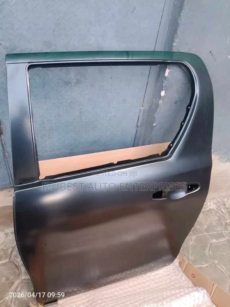 Door Toyota Hilux 2017-2025