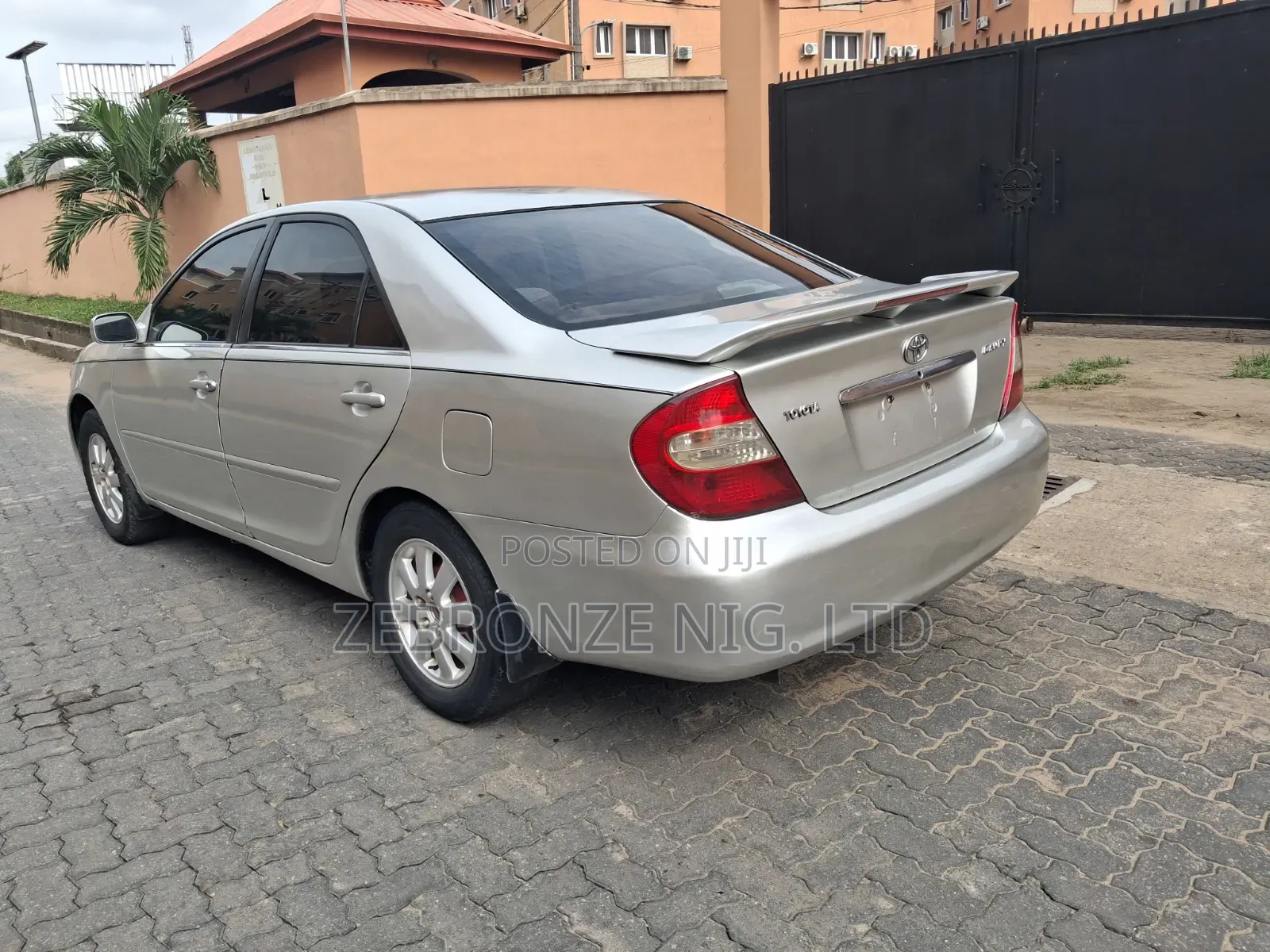 Toyota Camry LE 4dr Sedan (2.4L 4cyl 4A) 2004 Silver