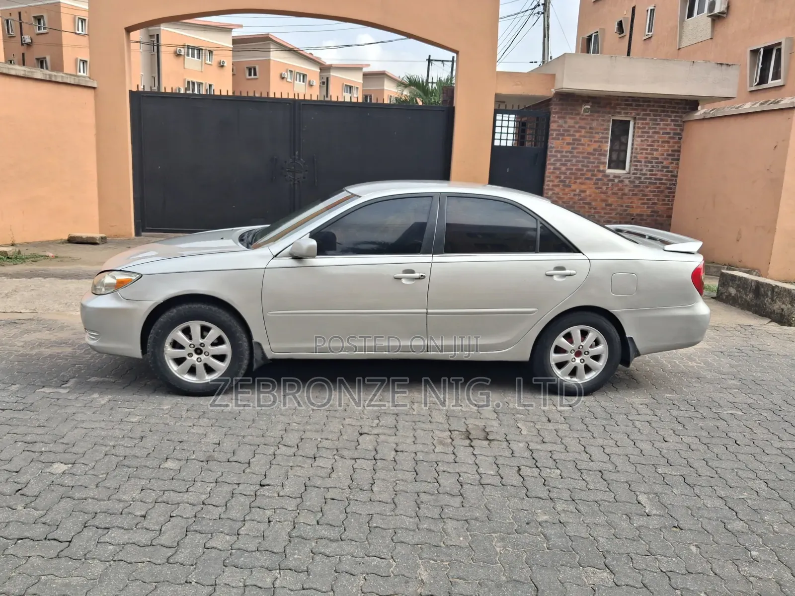 Toyota Camry LE 4dr Sedan (2.4L 4cyl 4A) 2004 Silver