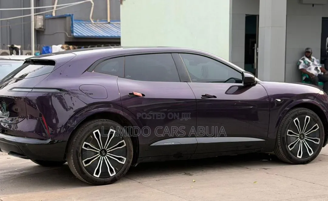 Avatr 11 2025 Purple