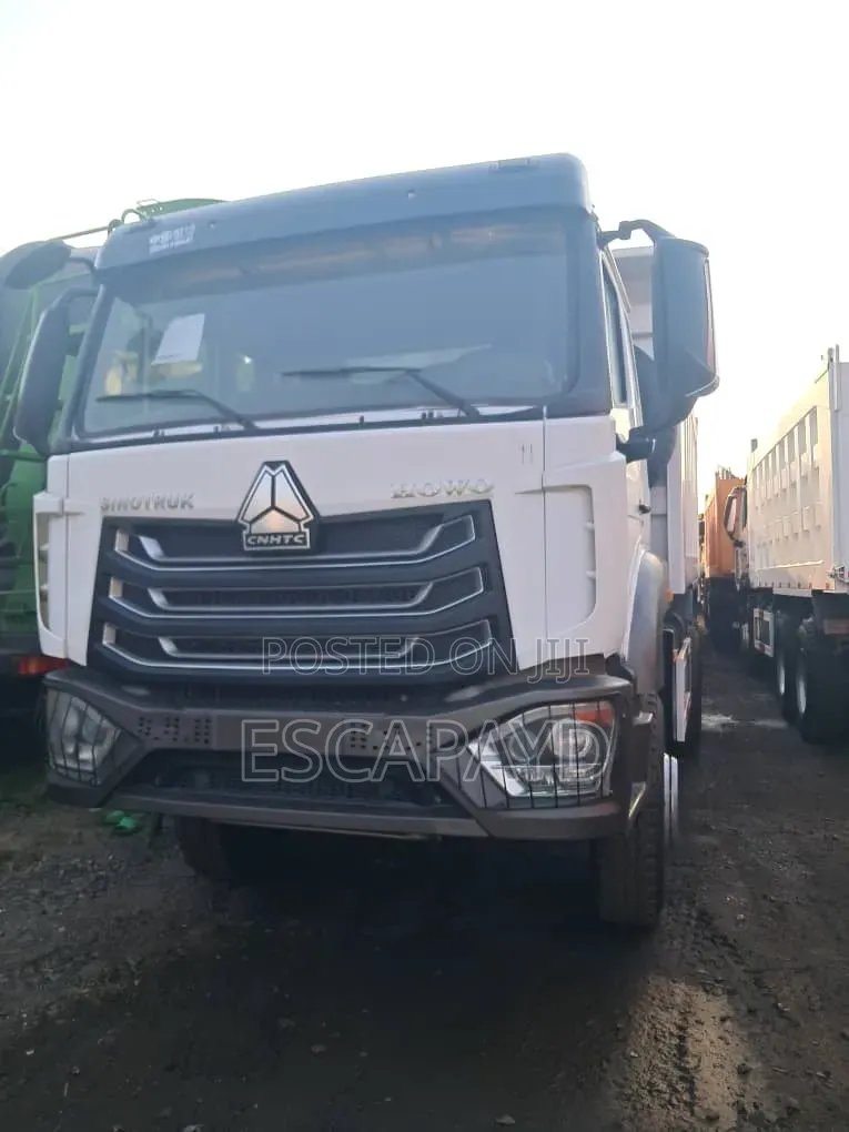 Howo 371 Truck Refurbishment: 10 Tyres Heavy-Duty Machine