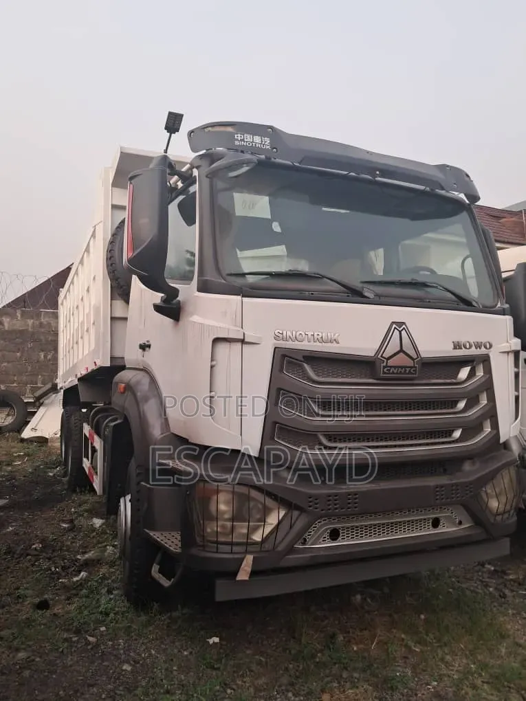 Howo 371 Truck Refurbishment: 10 Tyres Heavy-Duty Machine