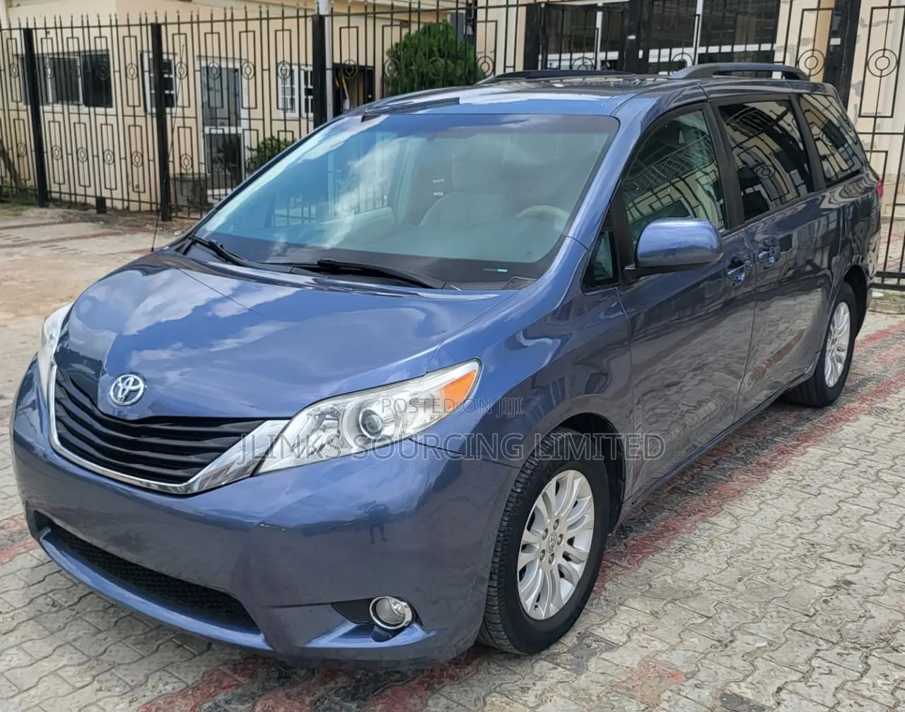 Toyota Sienna LE 7-Passenger Mobility 4dr Minivan (3.5L 6cyl 6A) 2014 Blue