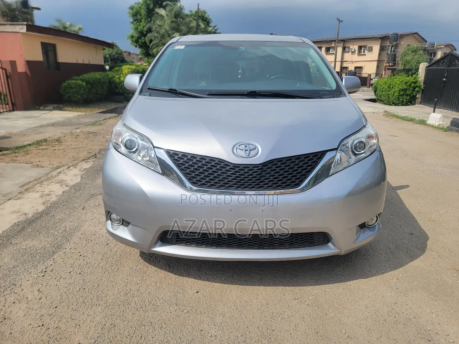 Toyota Sienna XLE Premium 7 Passenger (3.5L 6cyl 8A) 2017 Silver