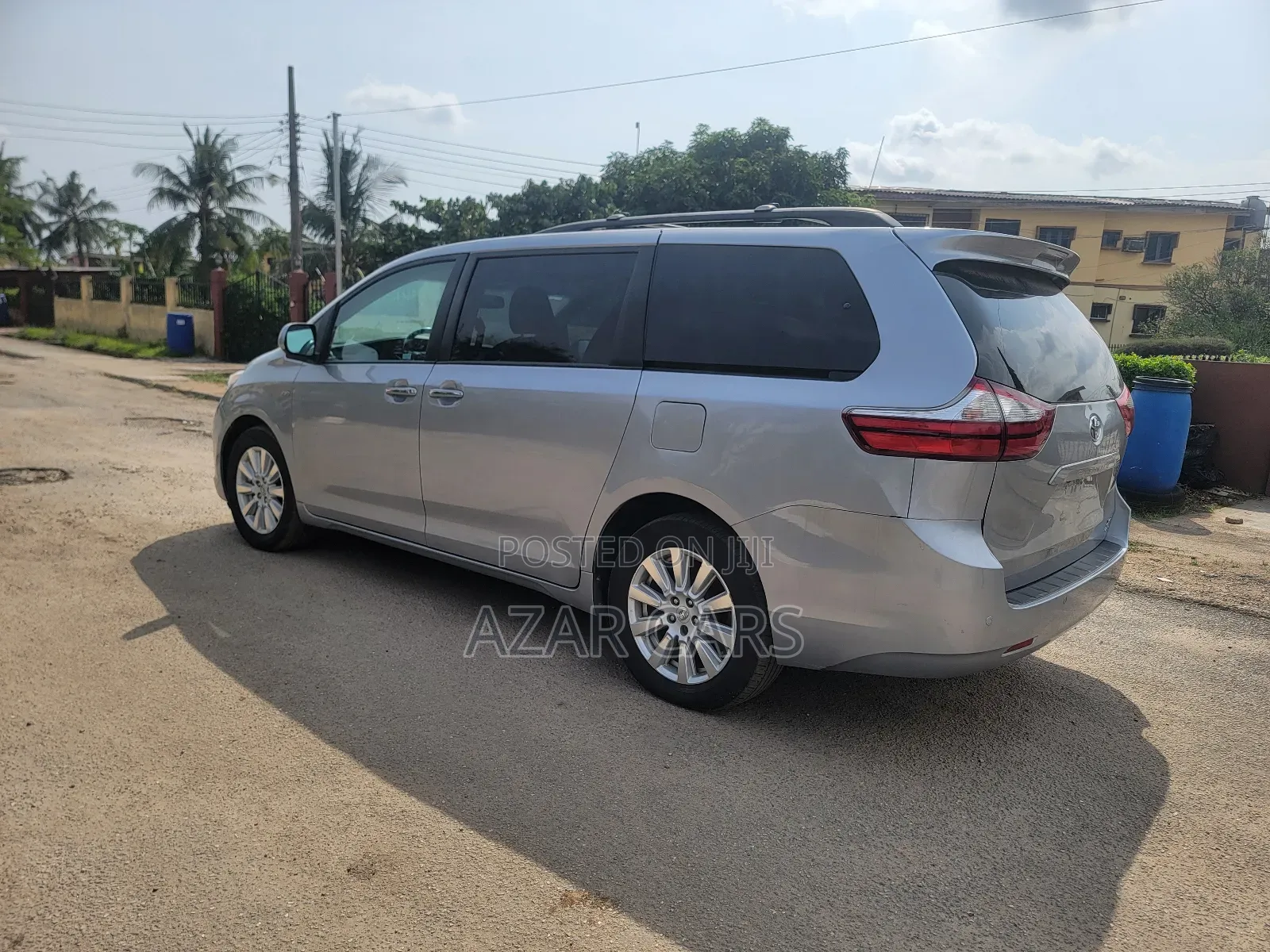 Toyota Sienna XLE Premium 7 Passenger (3.5L 6cyl 8A) 2017 Silver