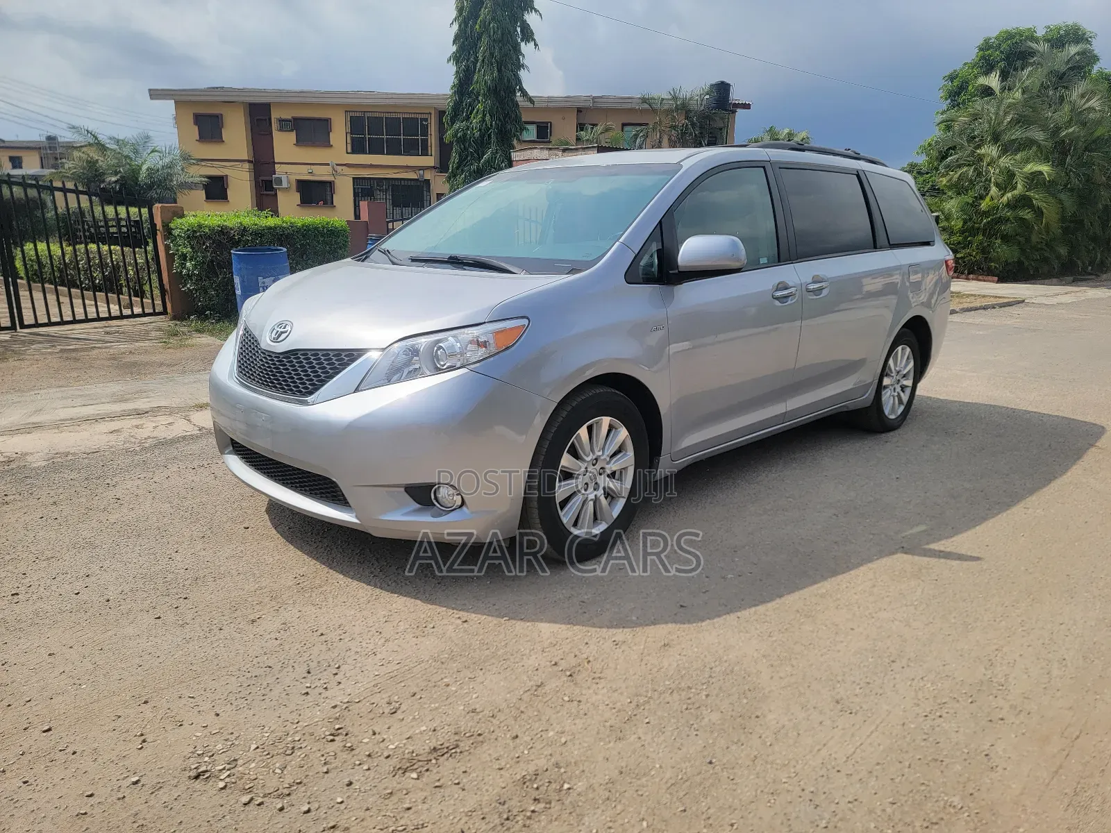 Toyota Sienna XLE Premium 7 Passenger (3.5L 6cyl 8A) 2017 Silver