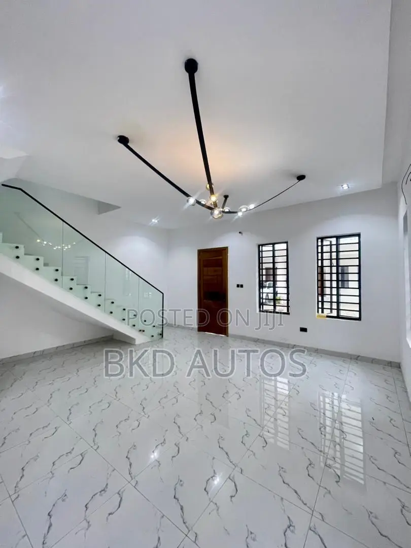 4bdrm Duplex in Lekki for sale