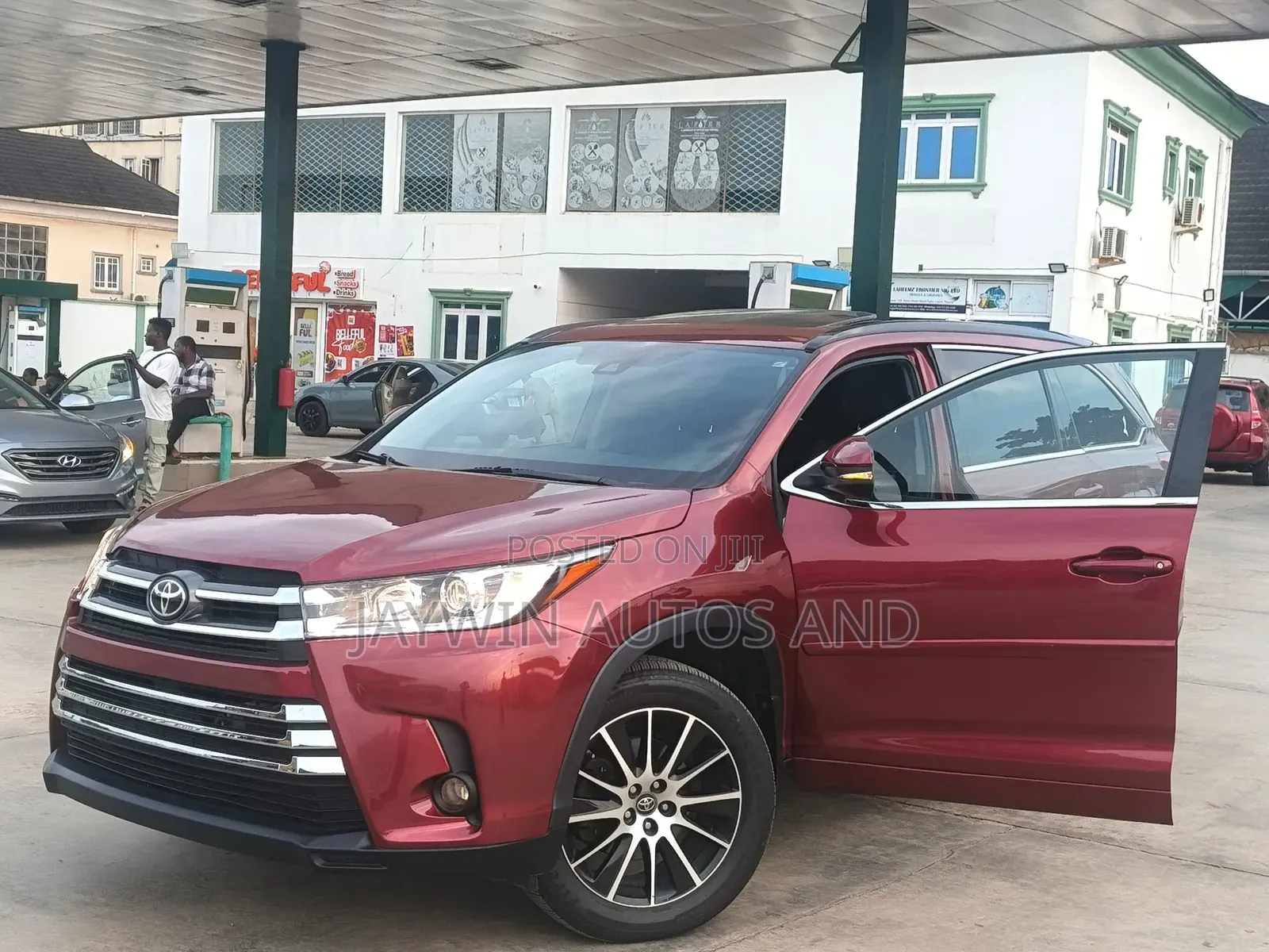 Toyota Highlander SE 4x4 V6 (3.5L 6cyl 8A) 2017 Burgundy