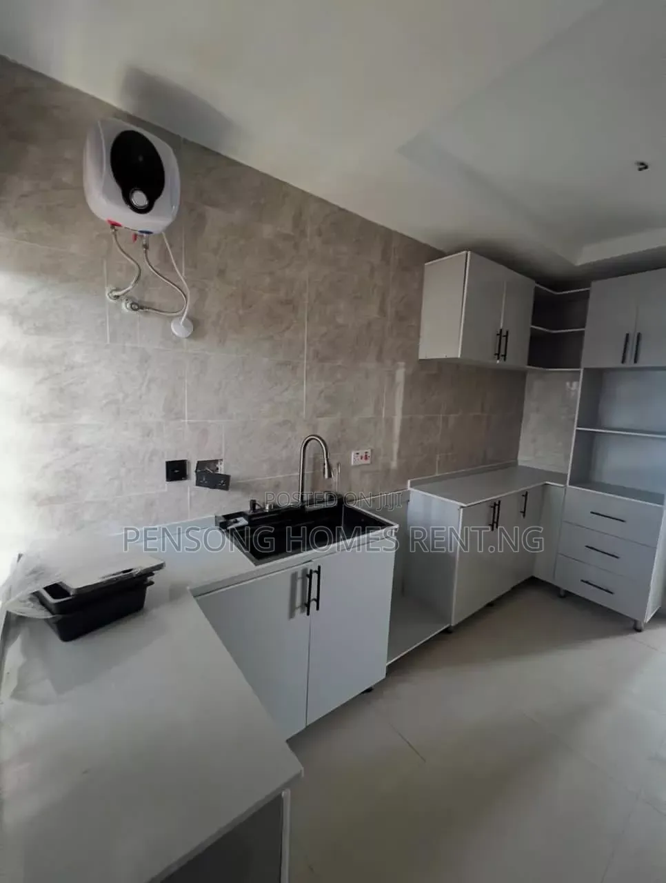 3bdrm Apartment in Ologolo, Lekki Expressway for rent
