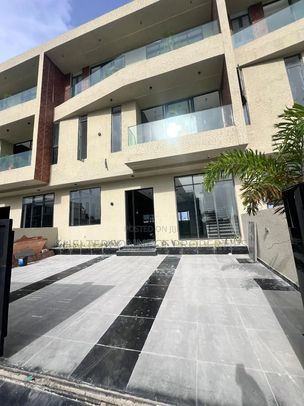 5bdrm Duplex in Lekki Phase 1 for sale