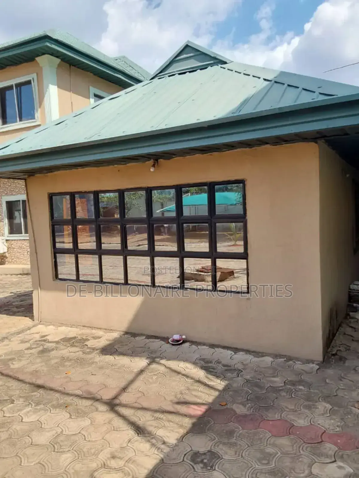 6bdrm Duplex in Spibat, Owerri for sale