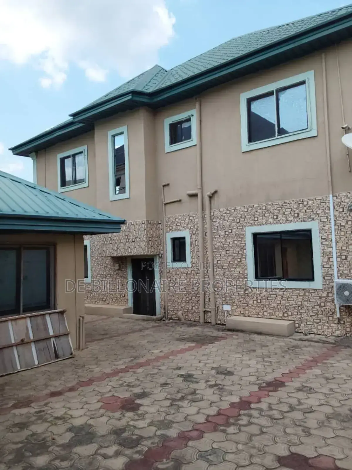 6bdrm Duplex in Spibat, Owerri for sale