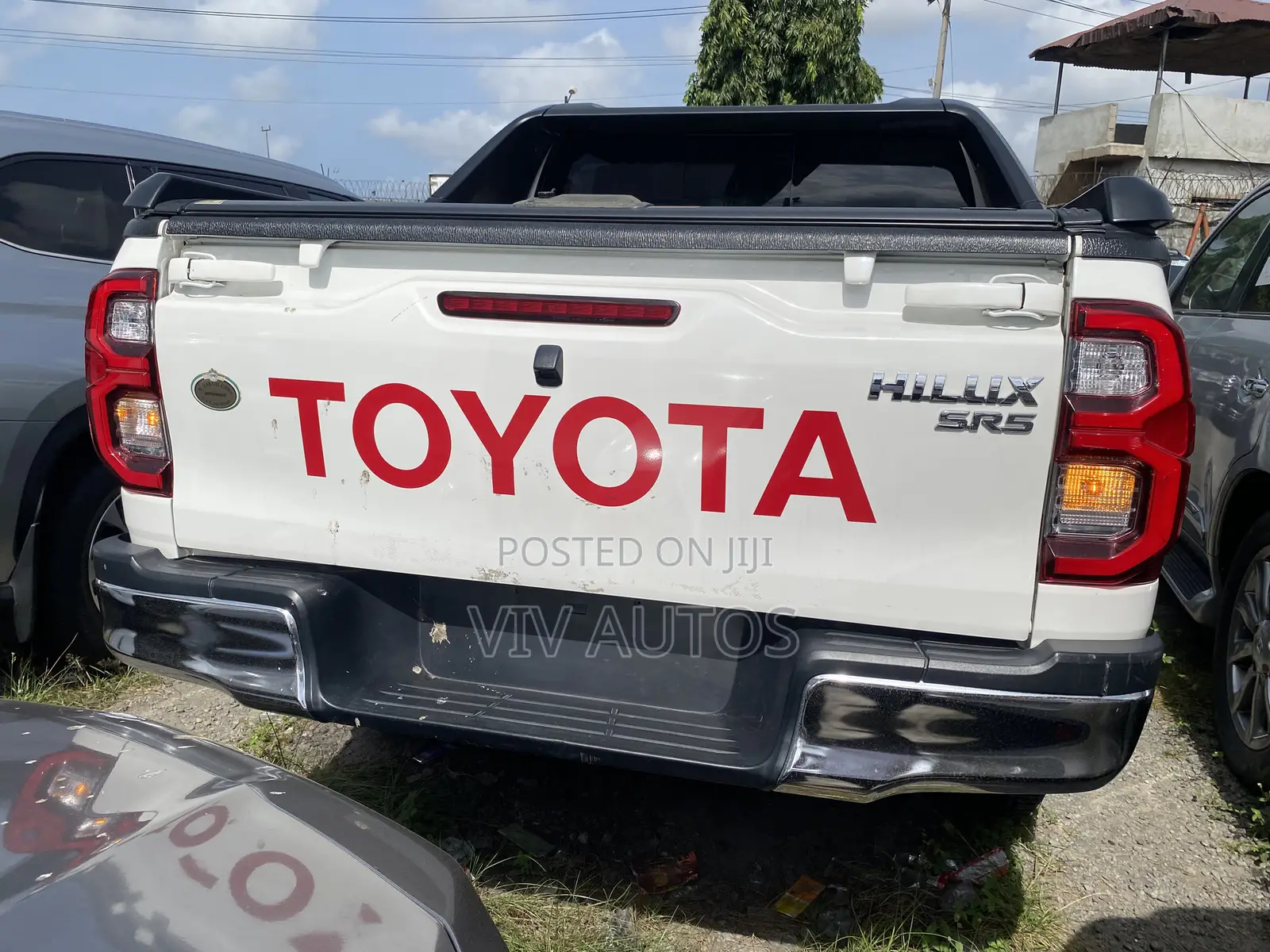 Toyota Hilux 2023 White
