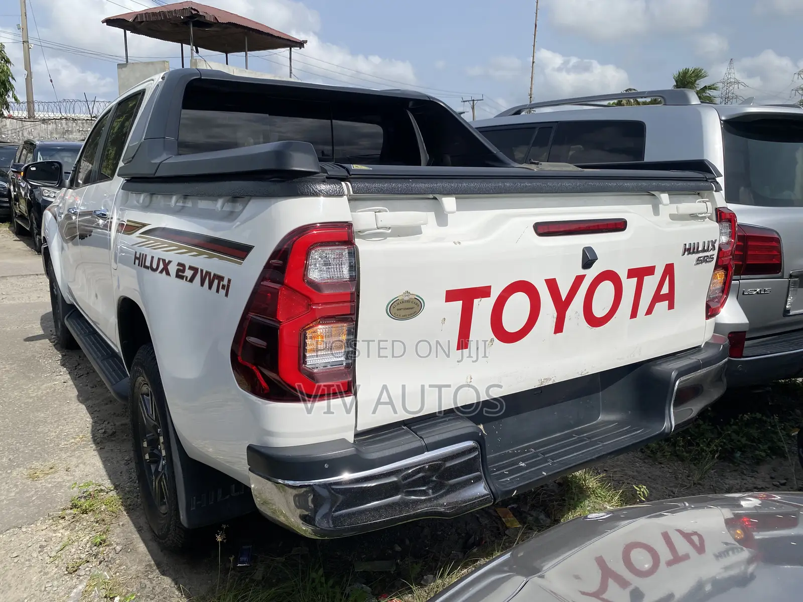 Toyota Hilux 2023 White