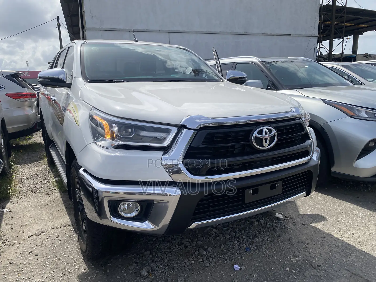 Toyota Hilux 2023 White
