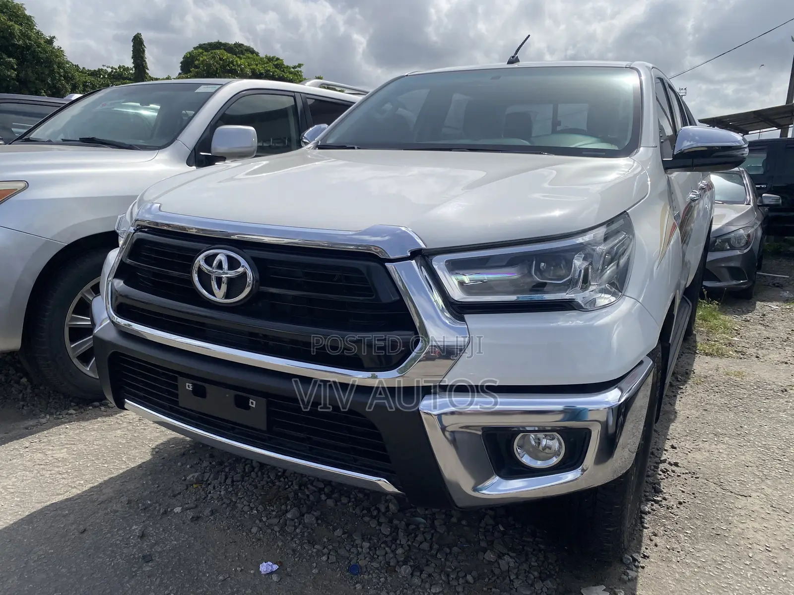 Toyota Hilux 2023 White