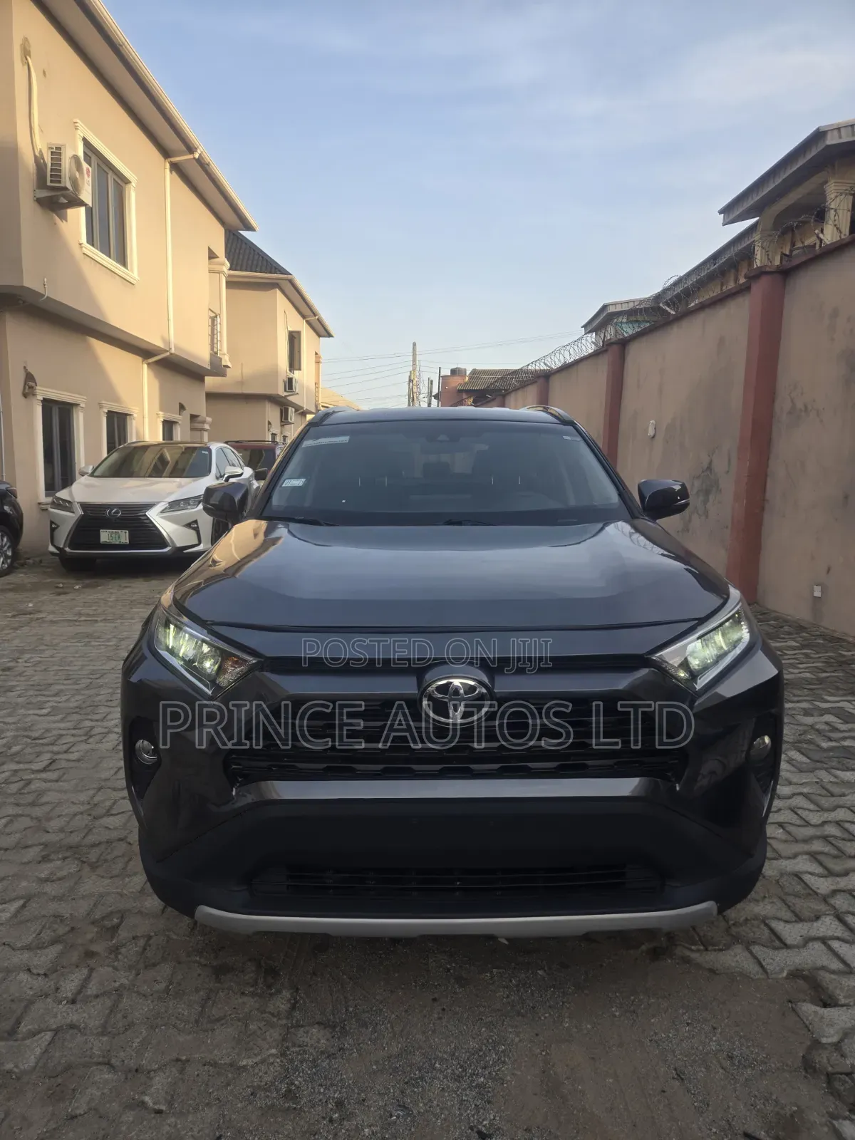 Toyota RAV4 XLE 2021 Gray