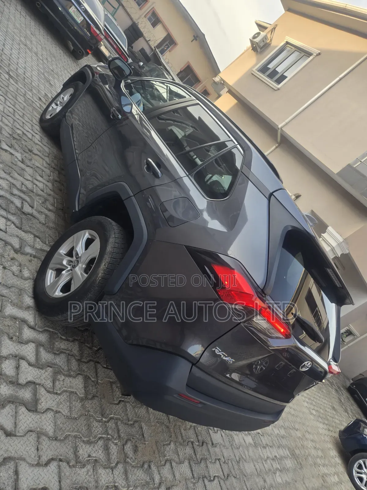 Toyota RAV4 XLE 2021 Gray