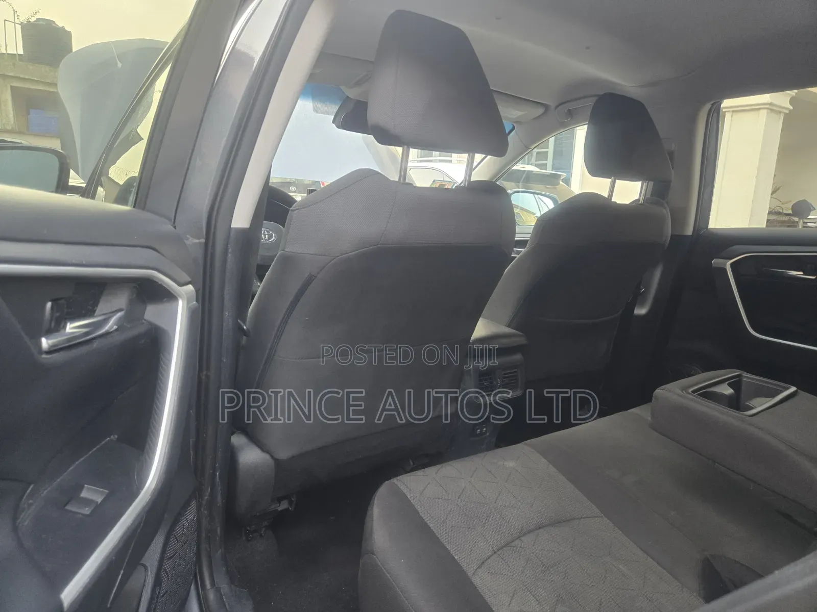 Toyota RAV4 XLE 2021 Gray