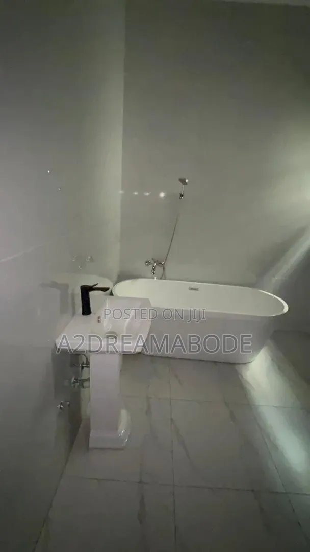 4bdrm Duplex in Omole Phase 1 for rent