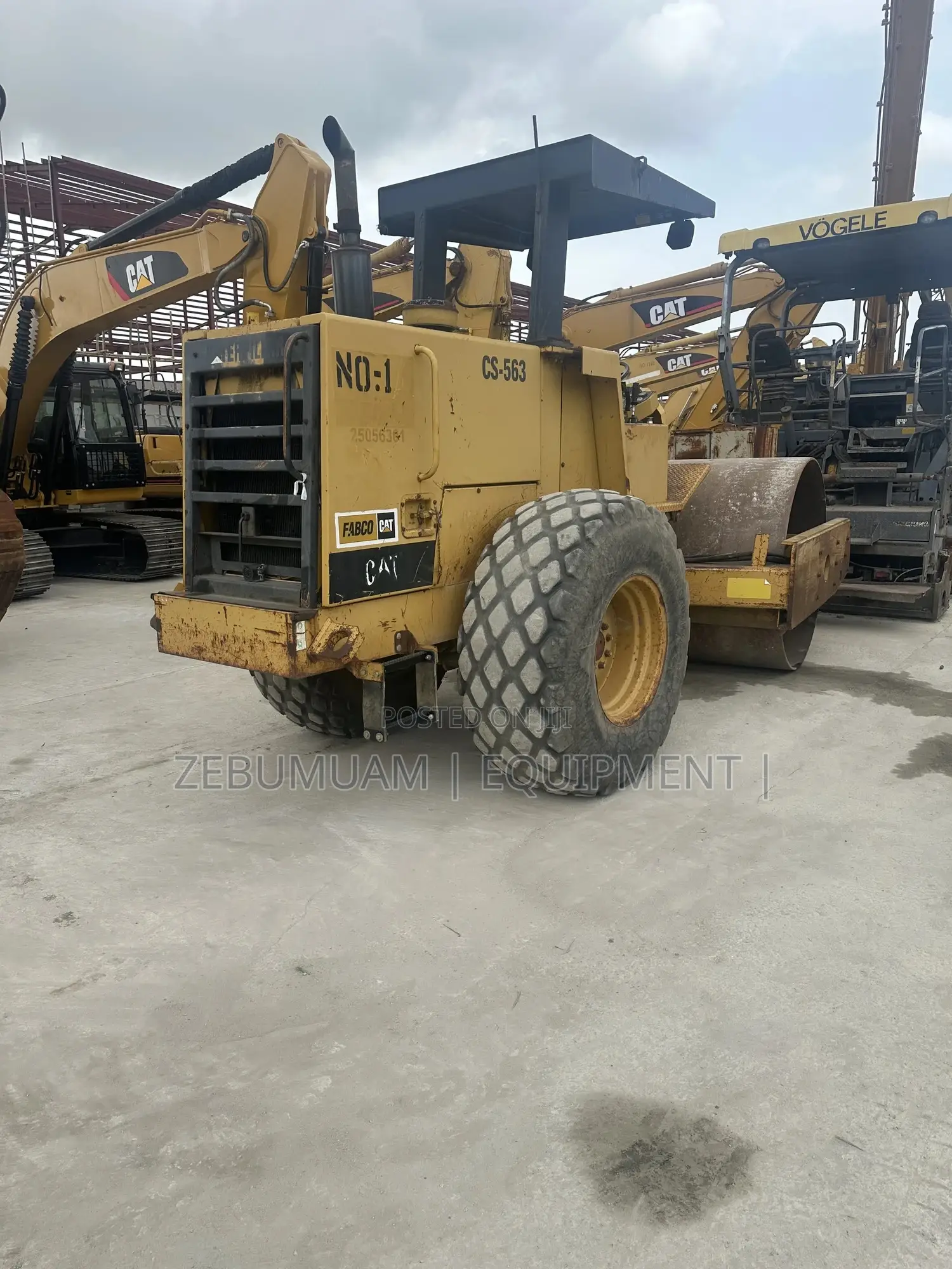 Cs 563 Caterpillar Vibrating Roller for Sale. Price 135m Naira