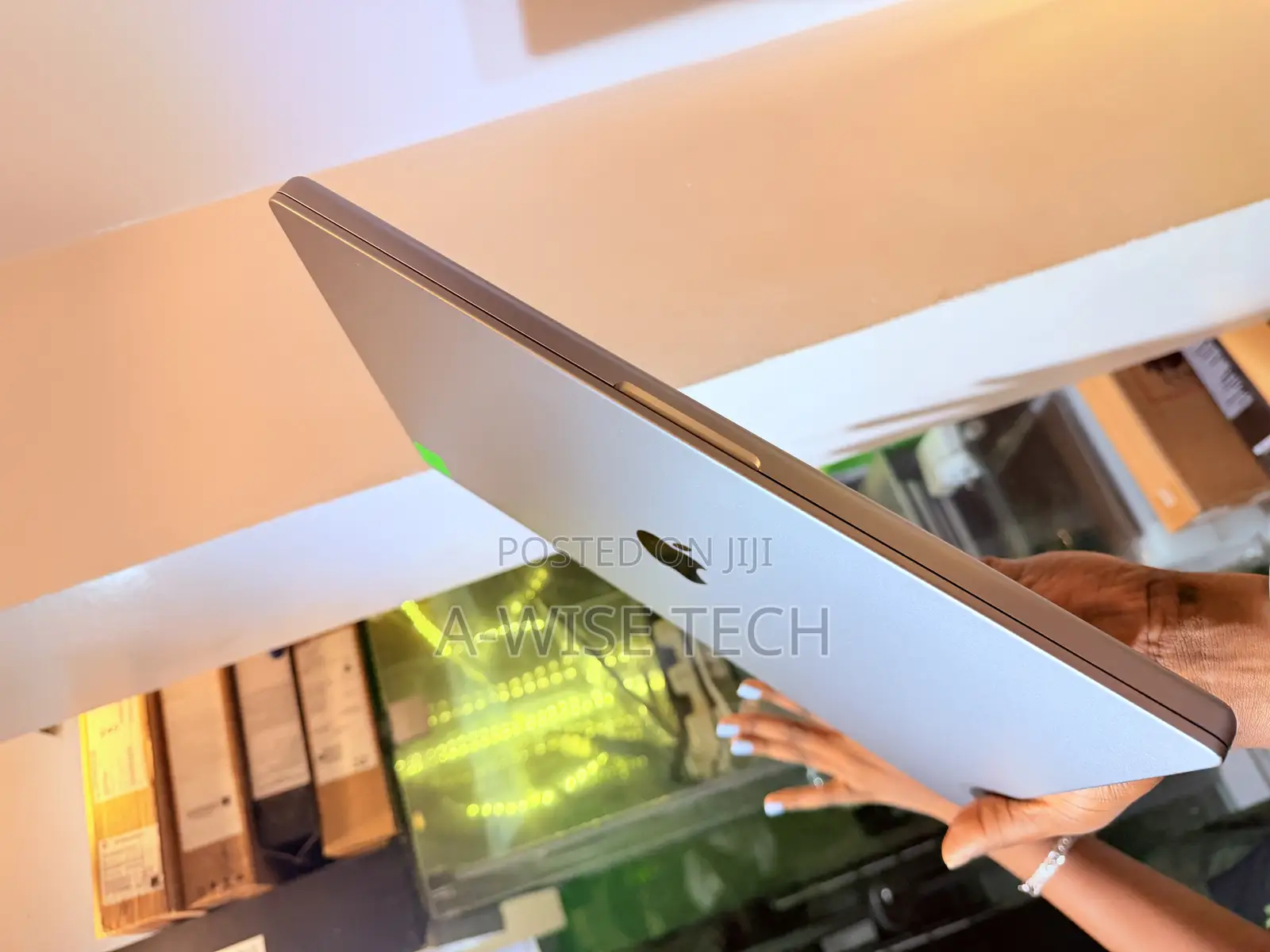 Laptop Apple MacBook Pro 2021 M1 16GB Apple M1 Pro SSD 512GB