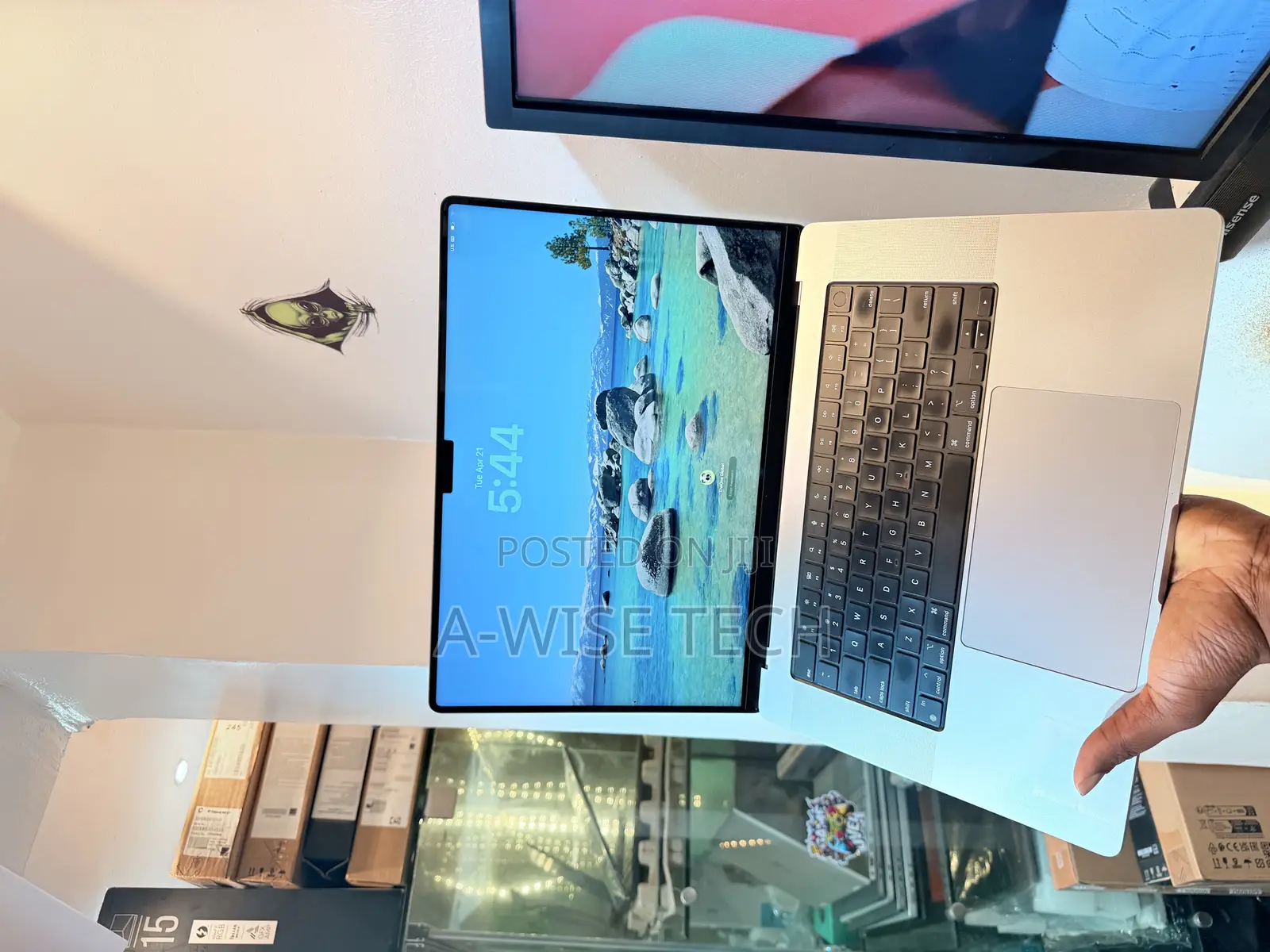 Laptop Apple MacBook Pro 2021 M1 16GB Apple M1 Pro SSD 512GB