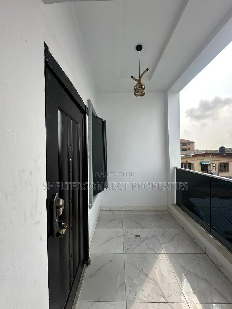 3bdrm Apartment in Aguda / Surulere for sale