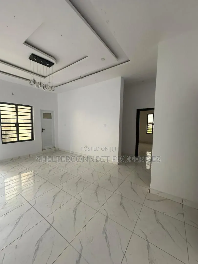 3bdrm Apartment in Aguda / Surulere for sale