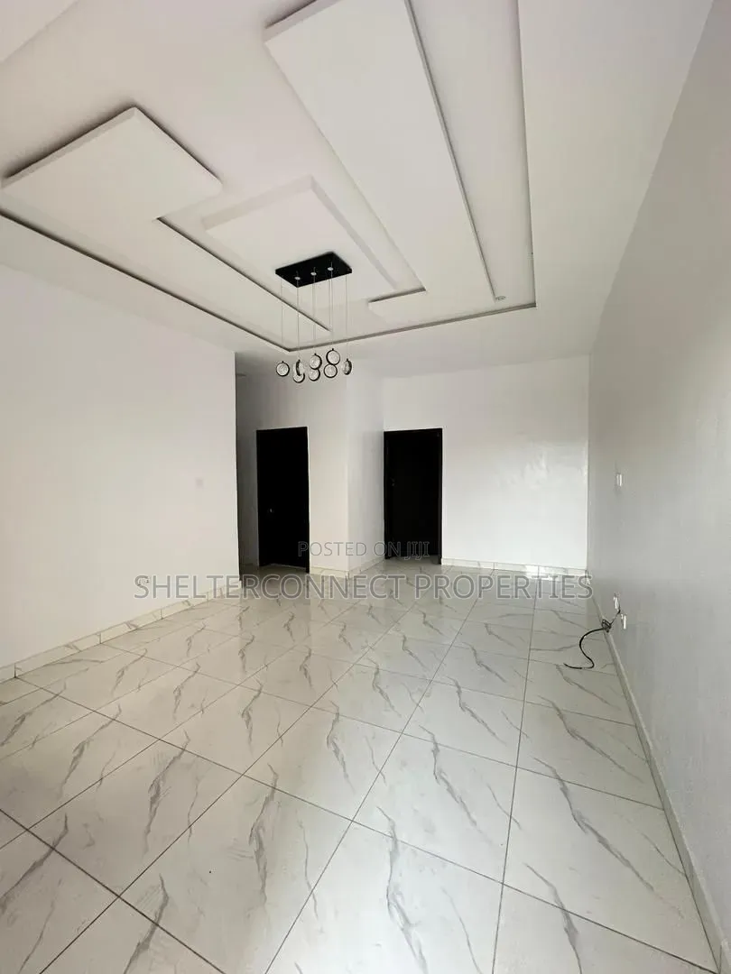 3bdrm Apartment in Aguda / Surulere for sale