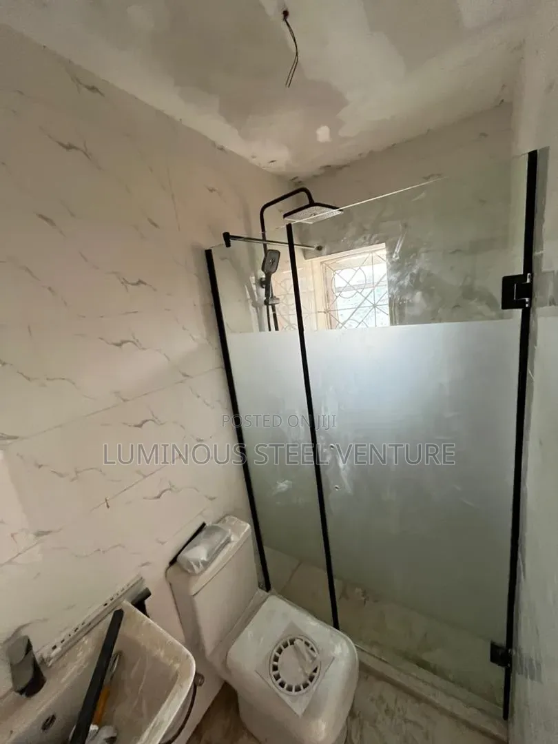 Thickness: 8mm or 10mm Tempered Glass Is Highly Durable.
