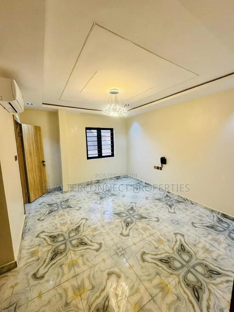 1bdrm Apartment in Aguda / Surulere for sale