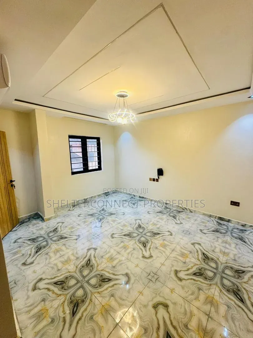 1bdrm Apartment in Aguda / Surulere for sale