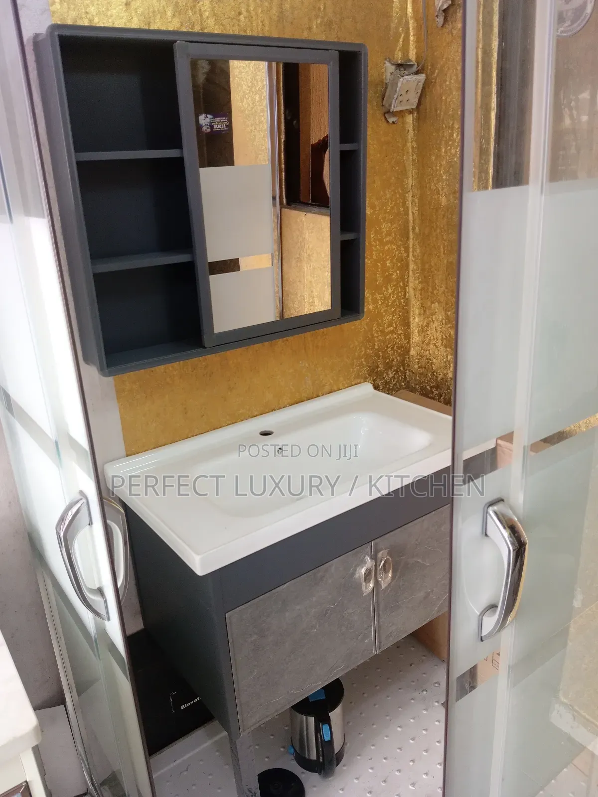 80x60cm Kitchen Cabinet With Mirror Shelves