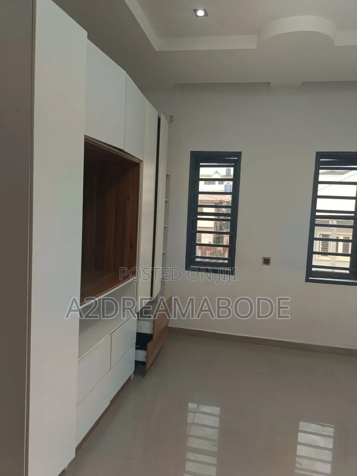 5bdrm Duplex in Magodo Phase 2 Gra for rent