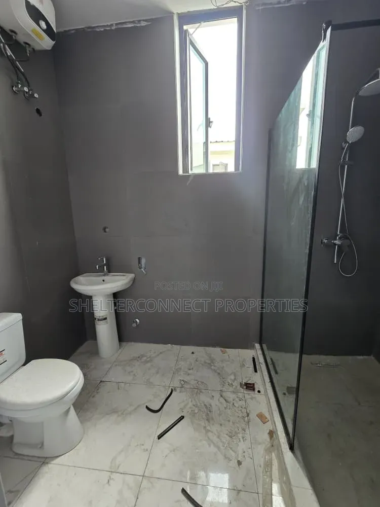 2bdrm Penthouse in Ikate for sale