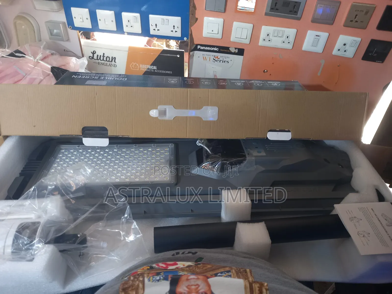 1200w 4g Ai Camera Solar Street Light