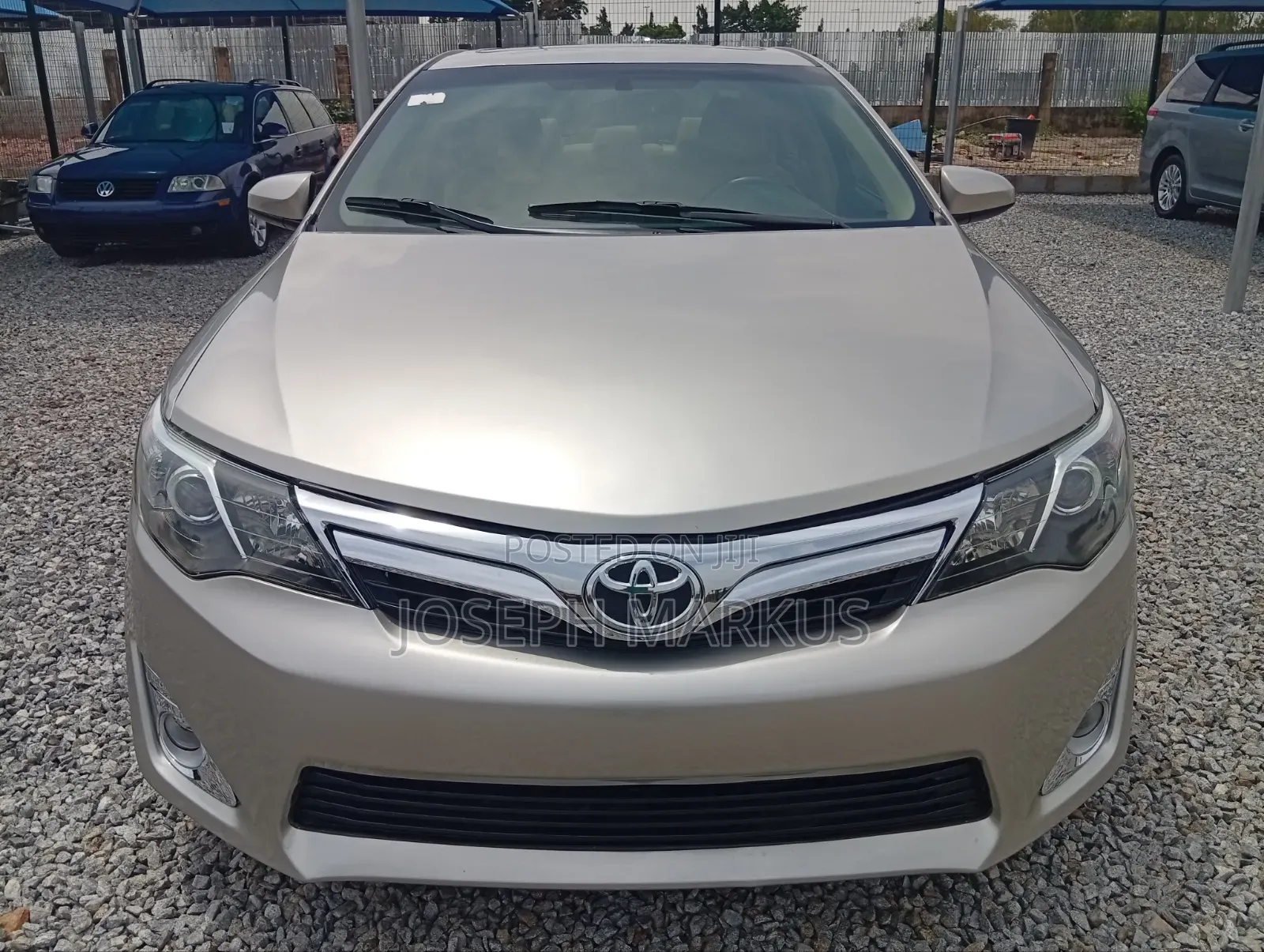 Toyota Camry XLE 4dr Sedan (2.5L 4cyl 6A) 2014 Gold