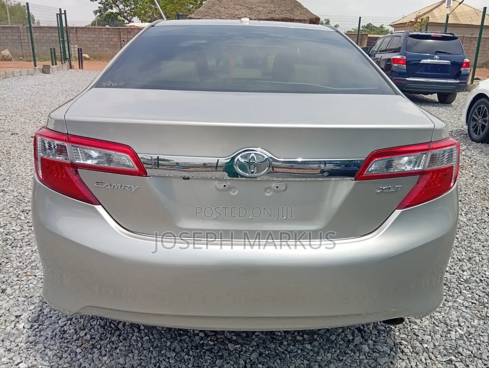Toyota Camry XLE 4dr Sedan (2.5L 4cyl 6A) 2014 Gold