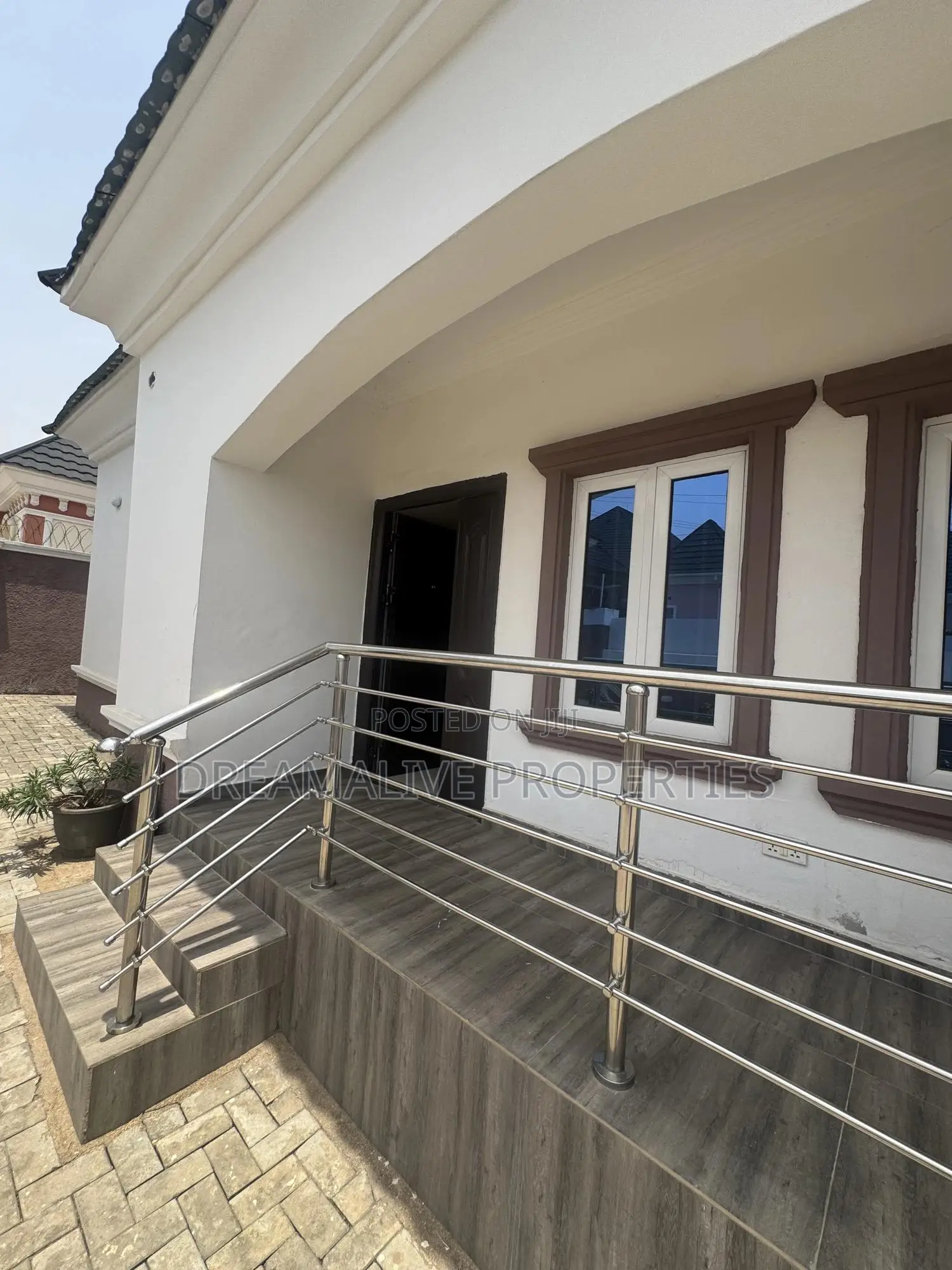 3bdrm Bungalow in Efab Queens, Karsana for rent
