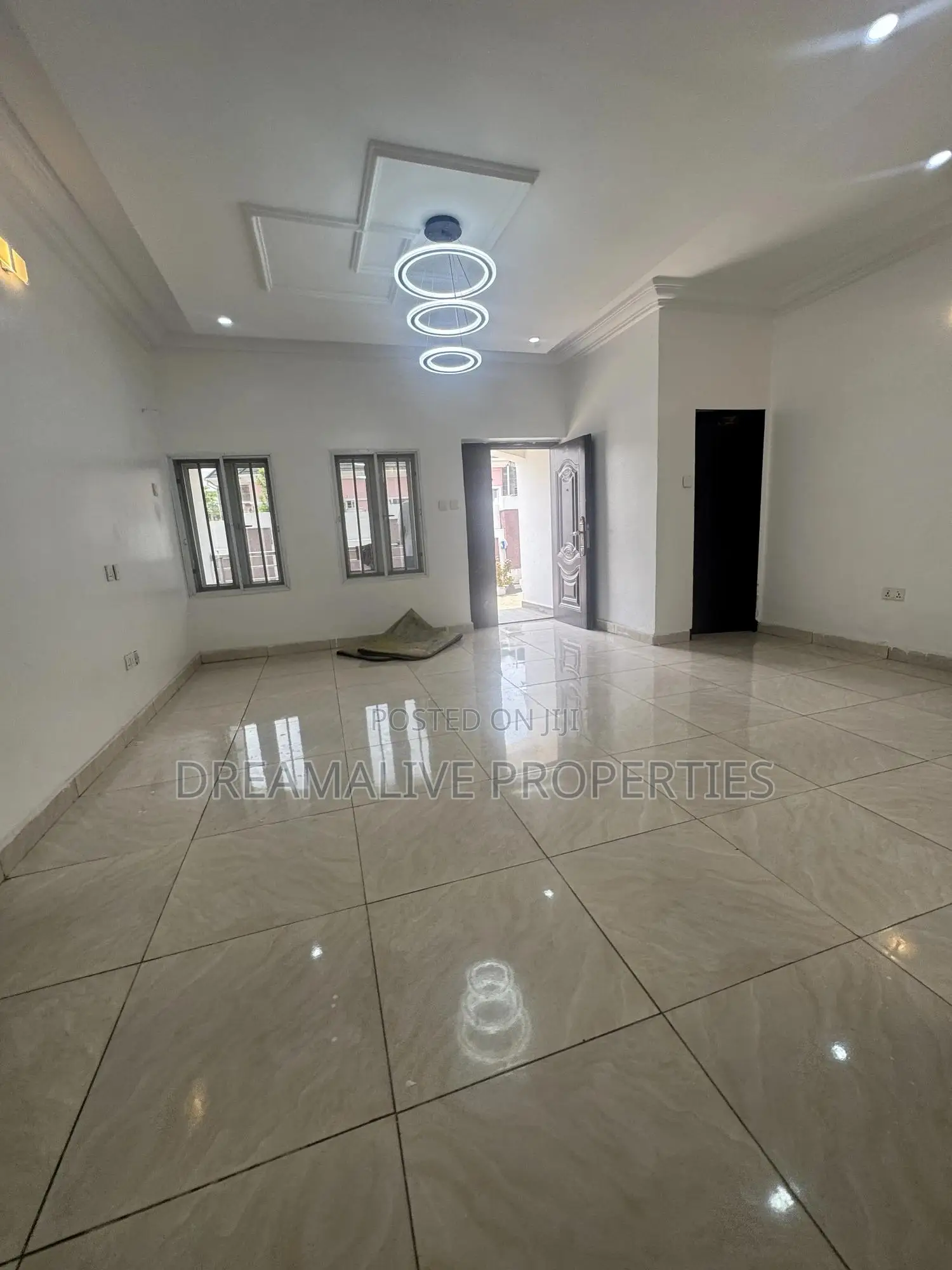 3bdrm Bungalow in Efab Queens, Karsana for rent