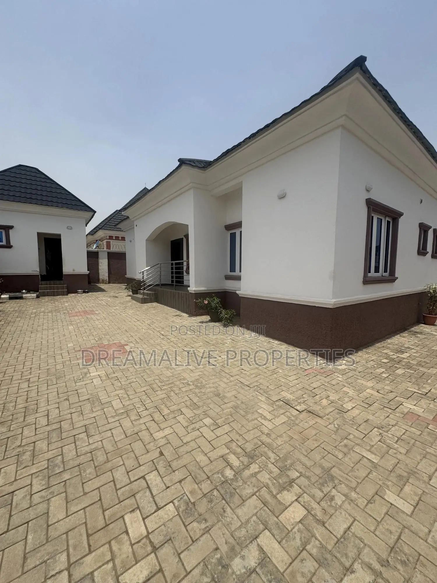 3bdrm Bungalow in Efab Queens, Karsana for rent
