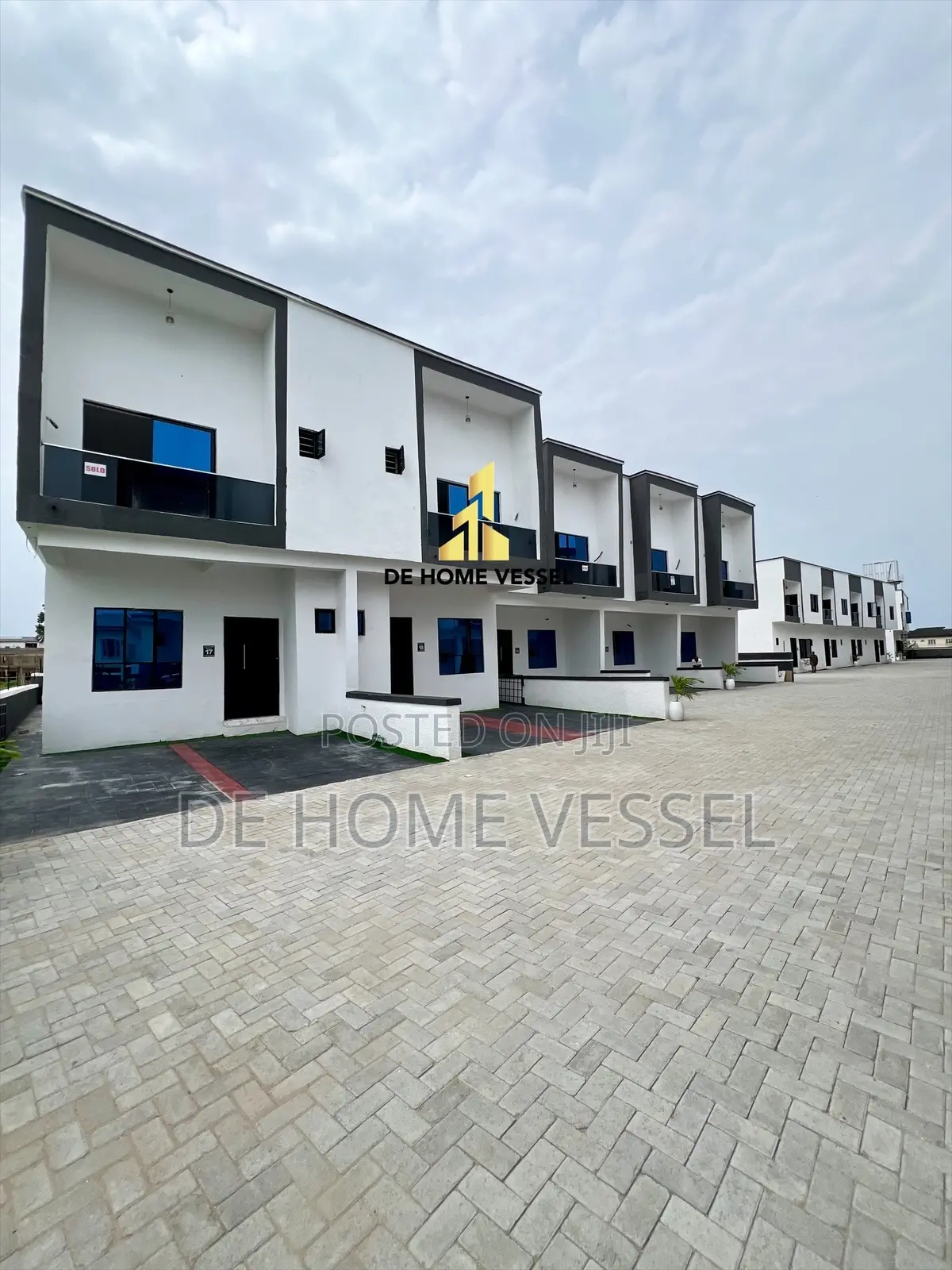 3bdrm Townhouse/Terrace in Lekki for Sale