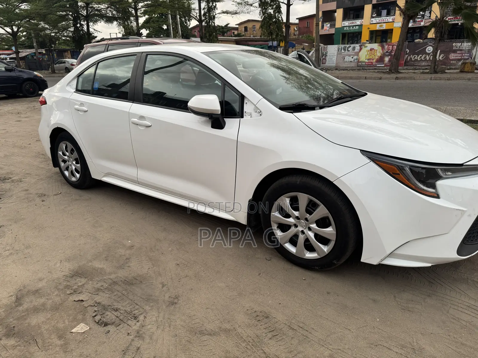 Toyota Corolla LE 2021 White