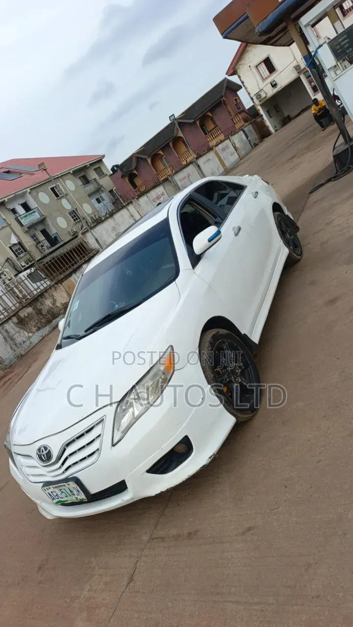 Toyota Camry 2.4 SE 2008 White