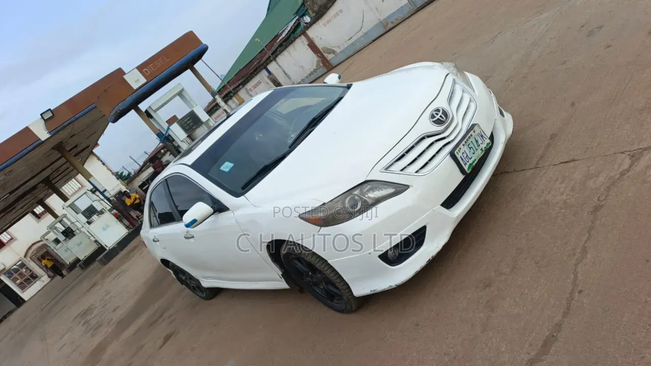 Toyota Camry 2.4 SE 2008 White