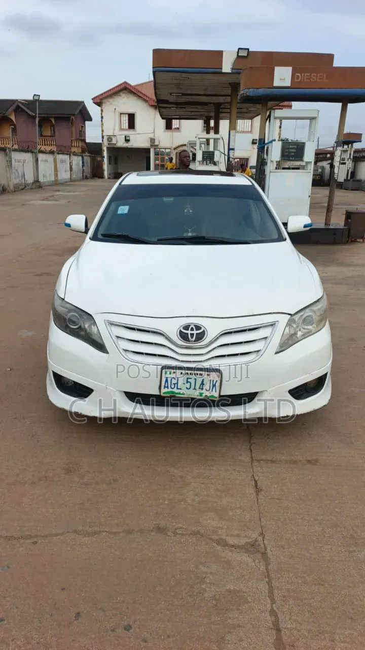 Toyota Camry 2.4 SE 2008 White