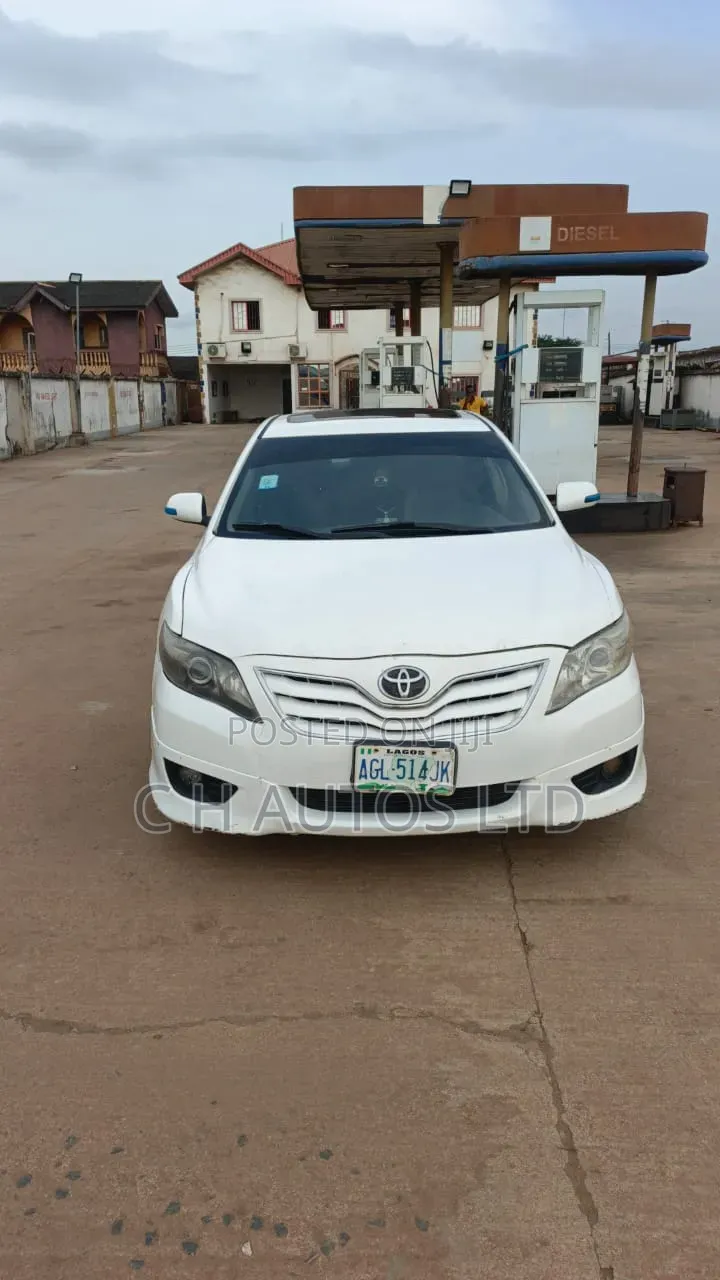 Toyota Camry 2.4 SE 2008 White