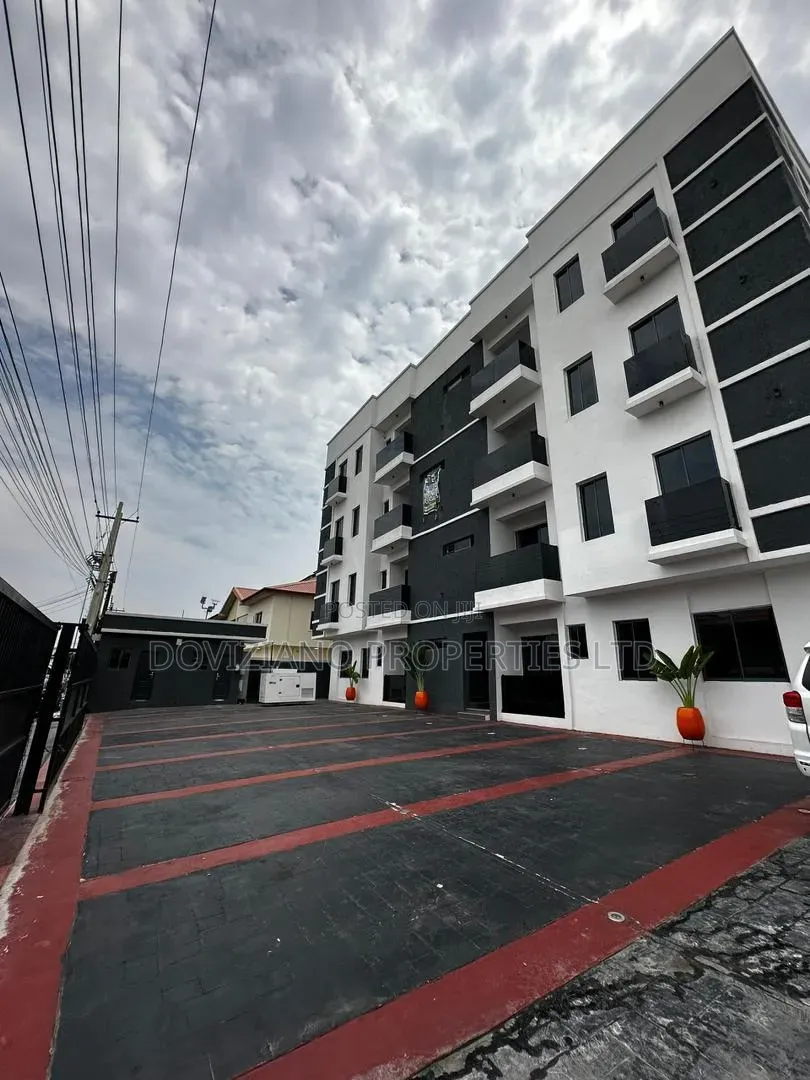 3bdrm Apartment in Lekki Phase 1 for rent