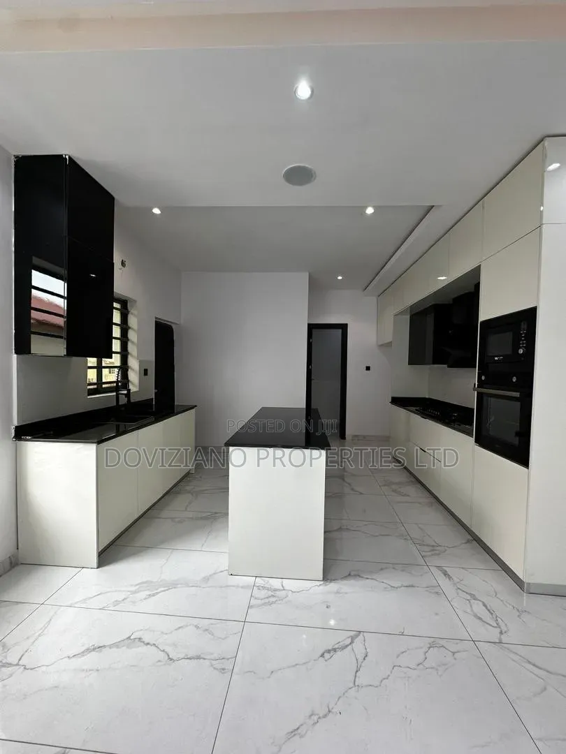 3bdrm Apartment in Lekki Phase 1 for rent